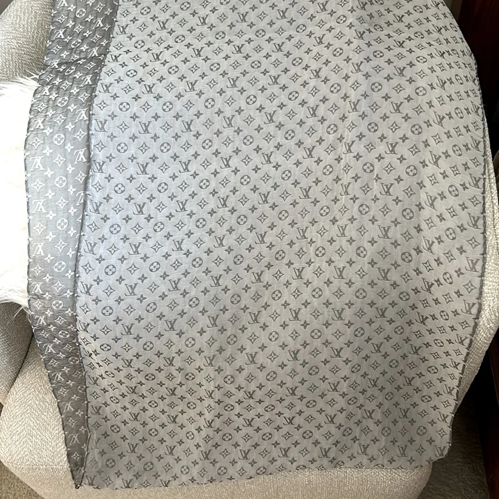 Louis Vuitton Monogram LV Silk Stole - Picture 12 of 12